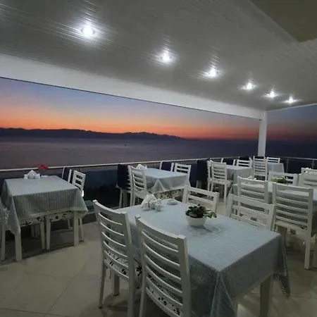 Hotel Fener Cafe & Kahvalti Çeşme