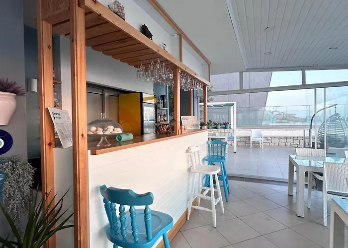 费尔内咖啡与早餐酒店 3*