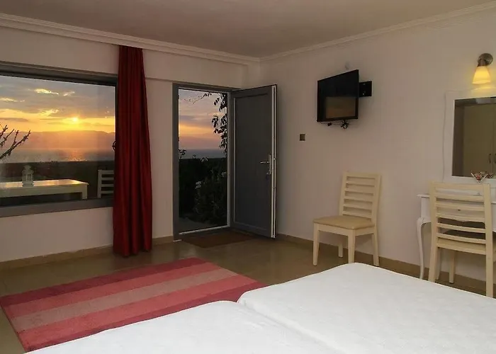 费尔内咖啡与早餐酒店 Çeşme