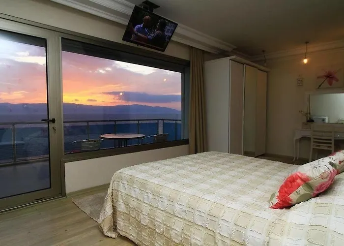 费尔内咖啡与早餐酒店 3*