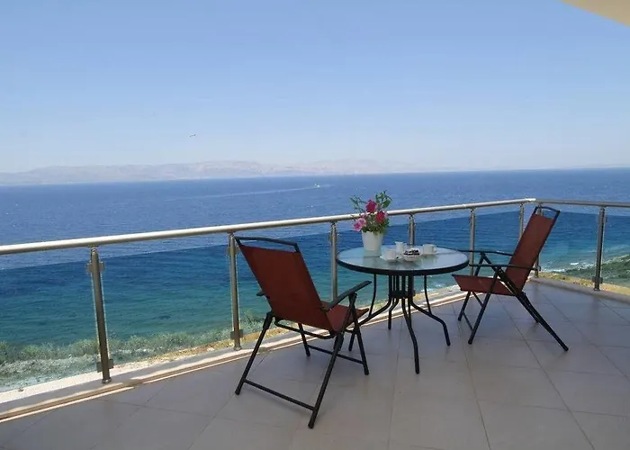 酒店 费尔内咖啡与早餐酒店 Çeşme