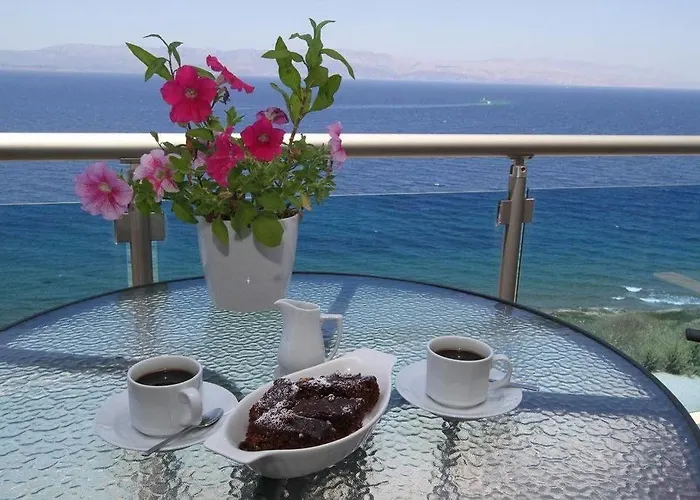 费尔内咖啡与早餐酒店