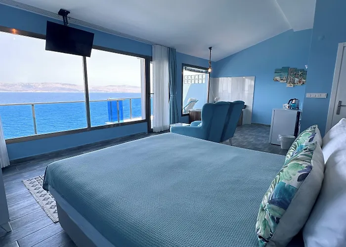 费尔内咖啡与早餐酒店 3*